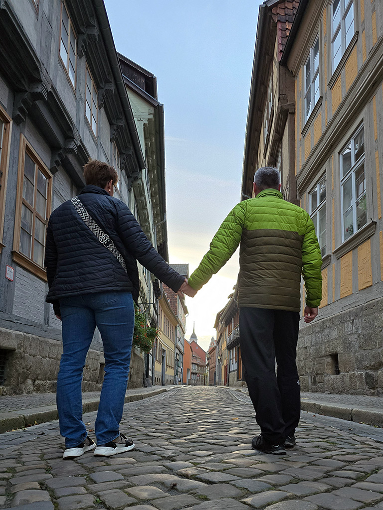 Wandelen door de straten met vakwerk huizen
