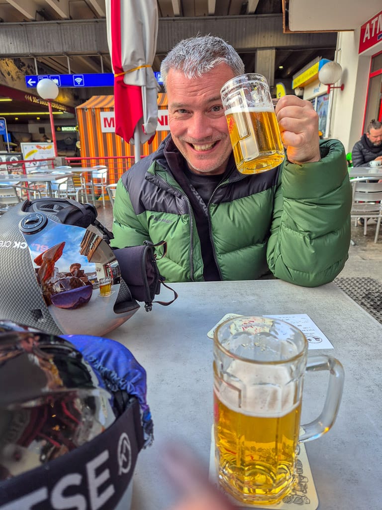 Biertje op het station in Zermatt
